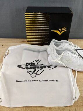 No limit V-RO Women’s White Cheerleading Shoes Size 5.5 New w/ Carrying Bag